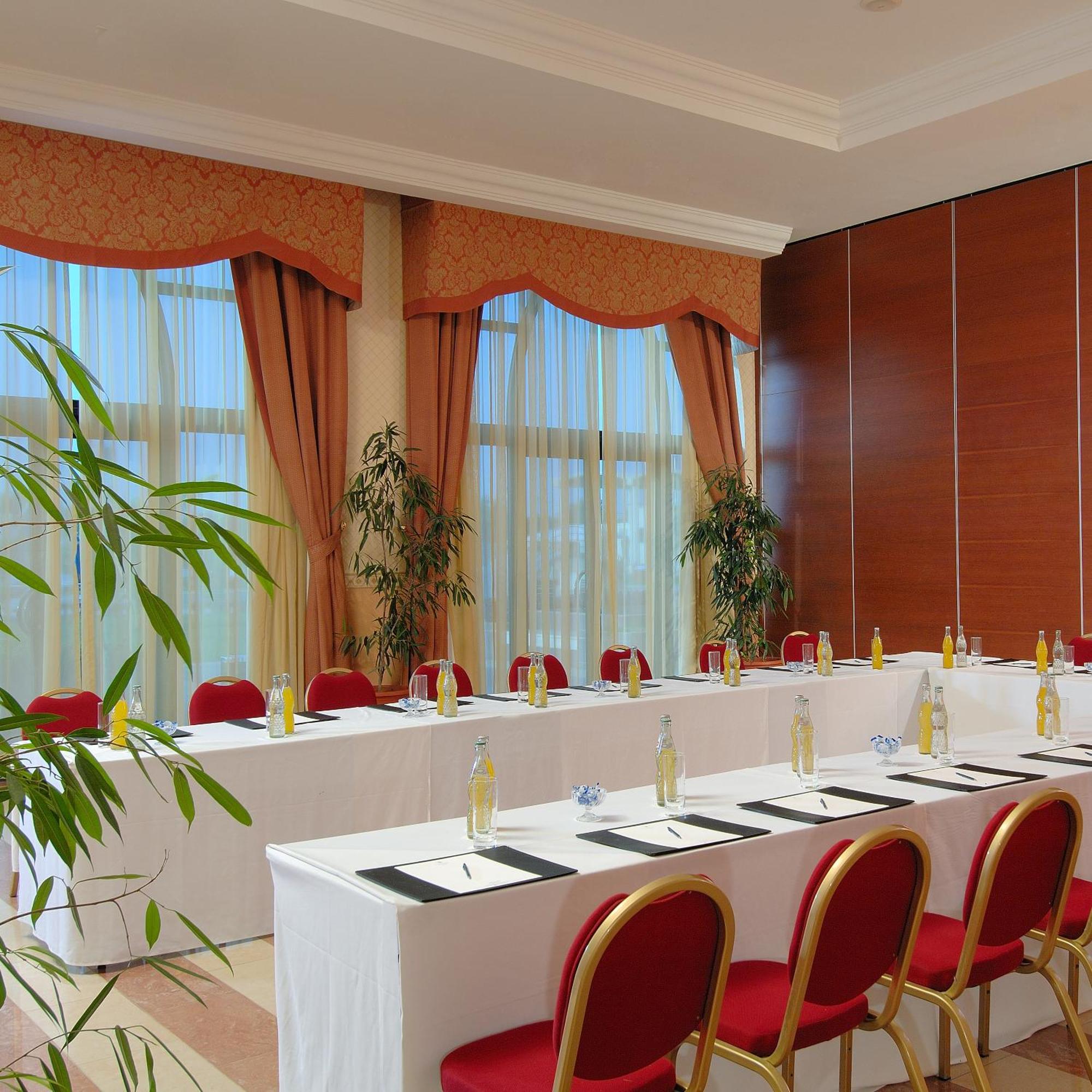 L'Amitie Hotel Нджамена Экстерьер фото
